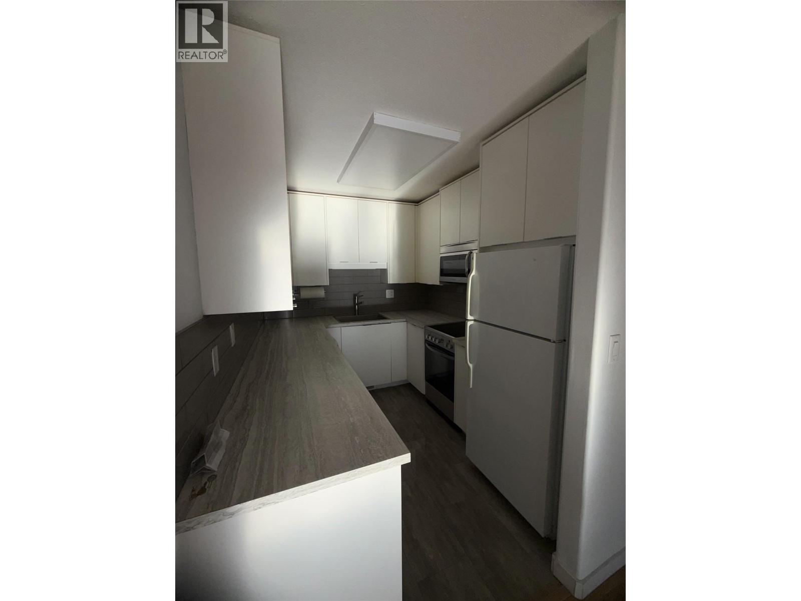 3155 Gordon Drive Unit# 207, Kelowna