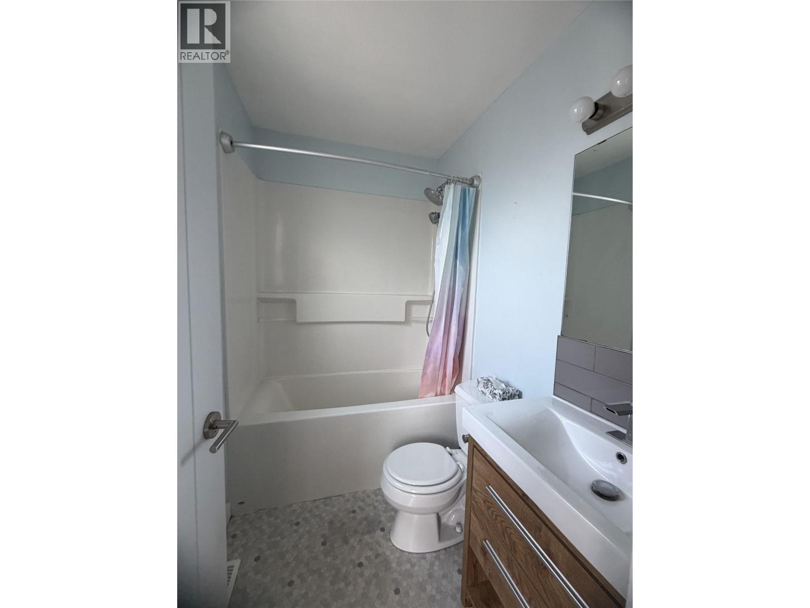 3155 Gordon Drive Unit# 207, Kelowna