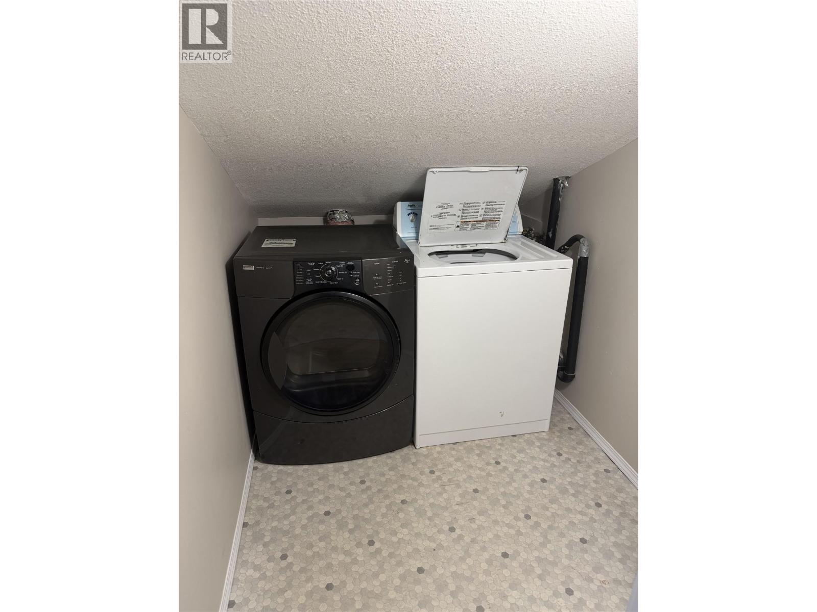 3155 Gordon Drive Unit# 207, Kelowna