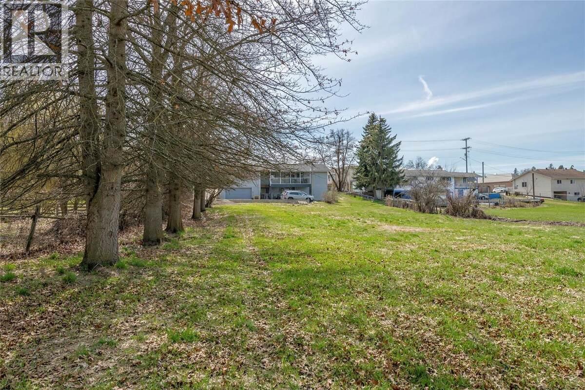  2900 Wood Avenue, Armstrong