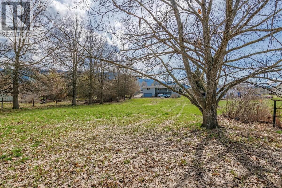  2900 Wood Avenue, Armstrong