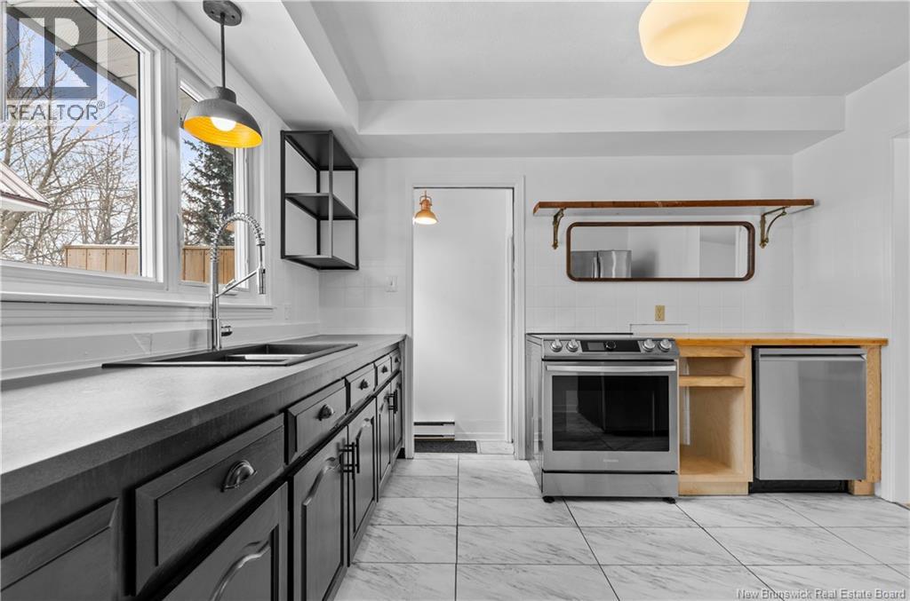 520 Aberdeen Street - Photo 4 of 45, Fredericton, New Brunswick