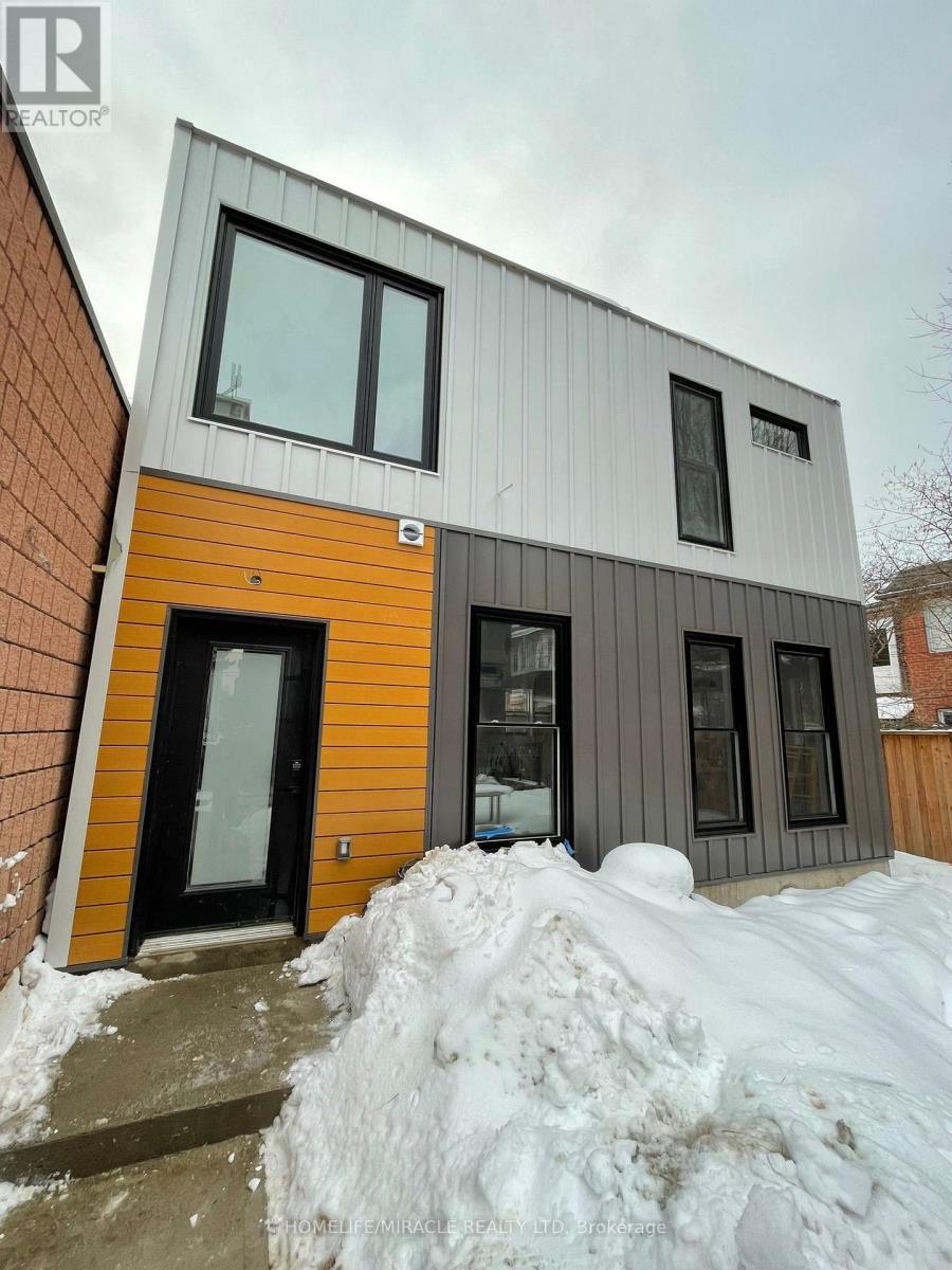 679 Dovercourt Road Laneway