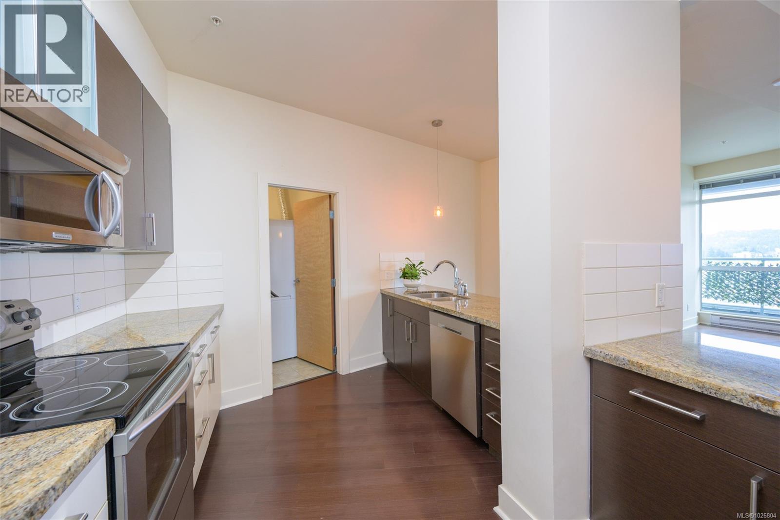 728 2745 Veterans Memorial Parkway, Langford