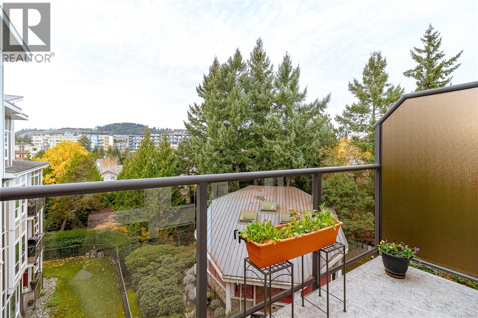 #408 866 BROCK AVE - 23