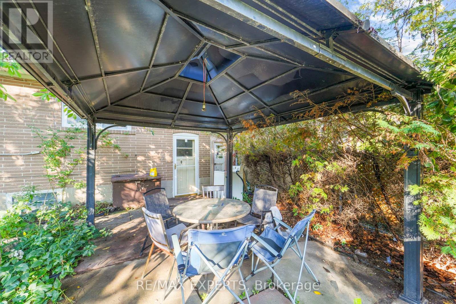 19 DUNCOMBE BOULEVARD - 11