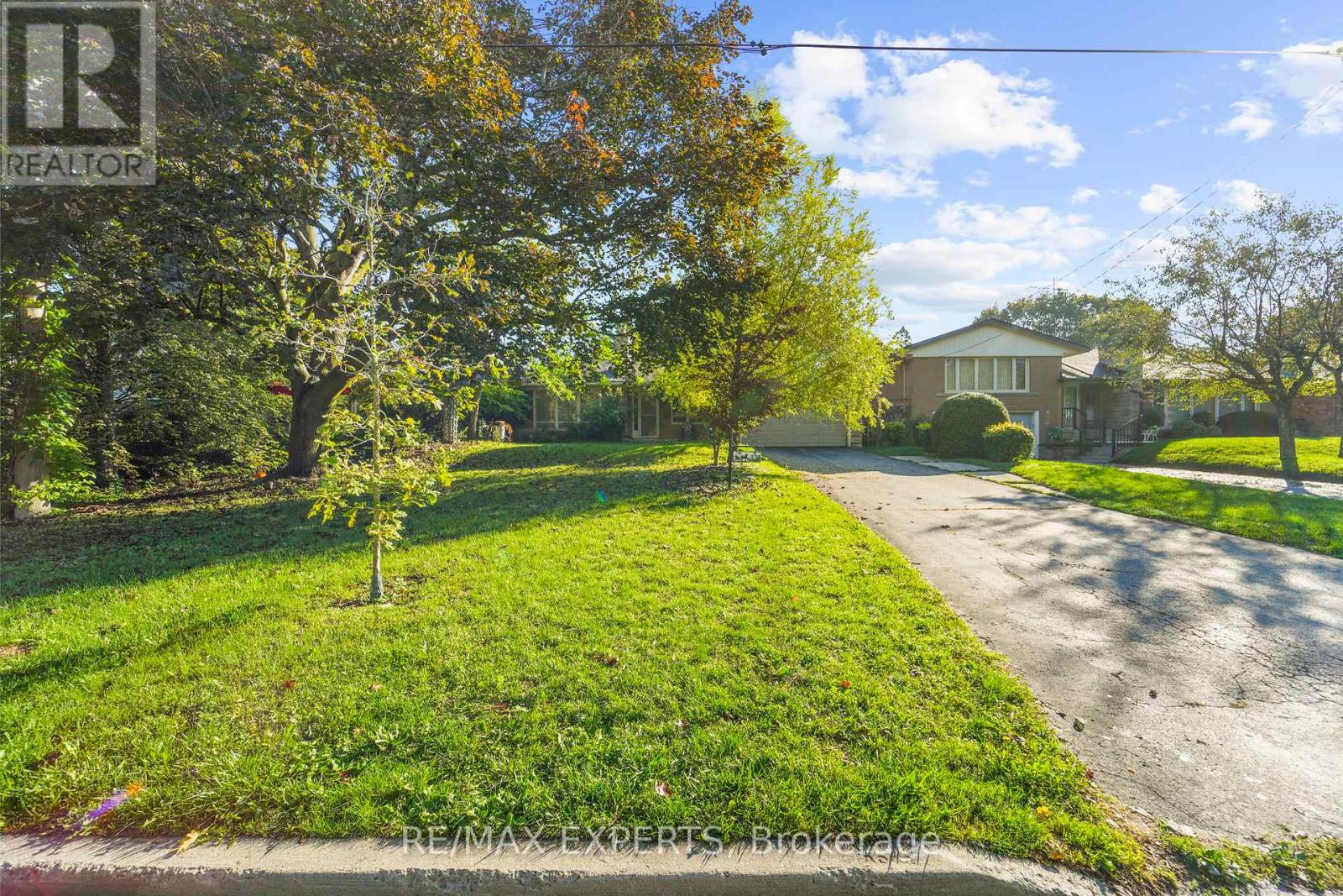 19 DUNCOMBE BOULEVARD - 2