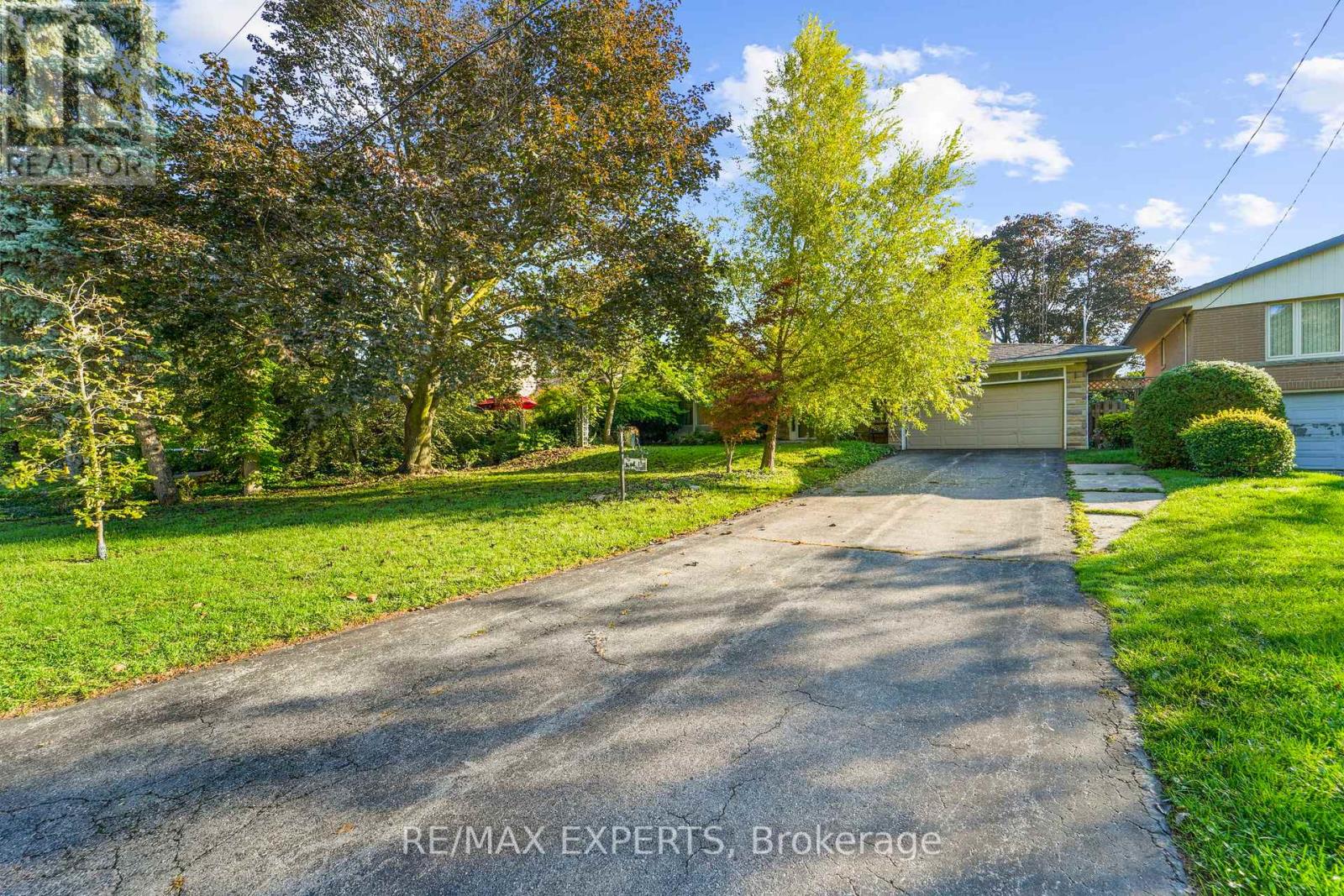 19 DUNCOMBE BOULEVARD - 5