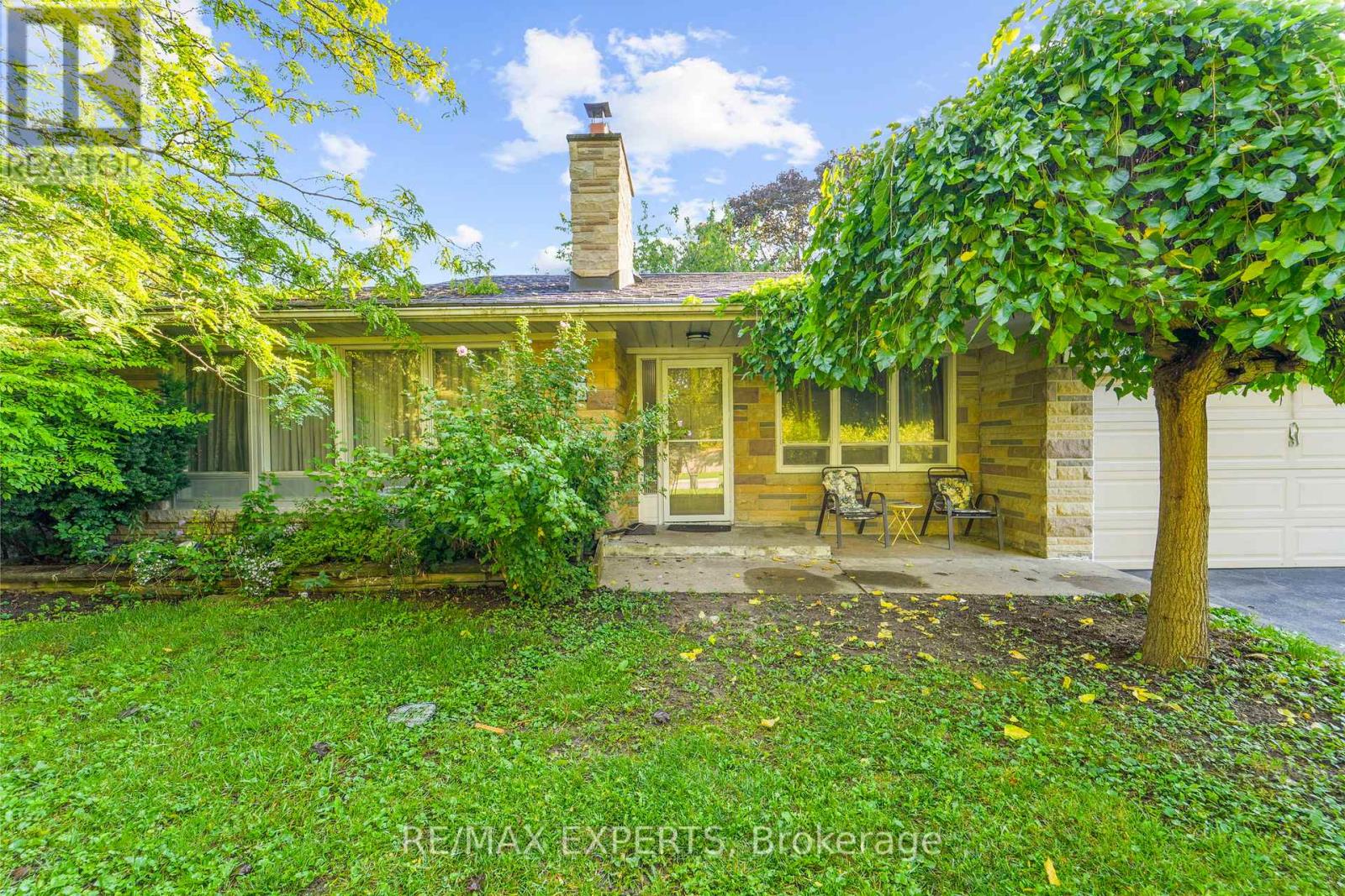 19 DUNCOMBE BOULEVARD - 6
