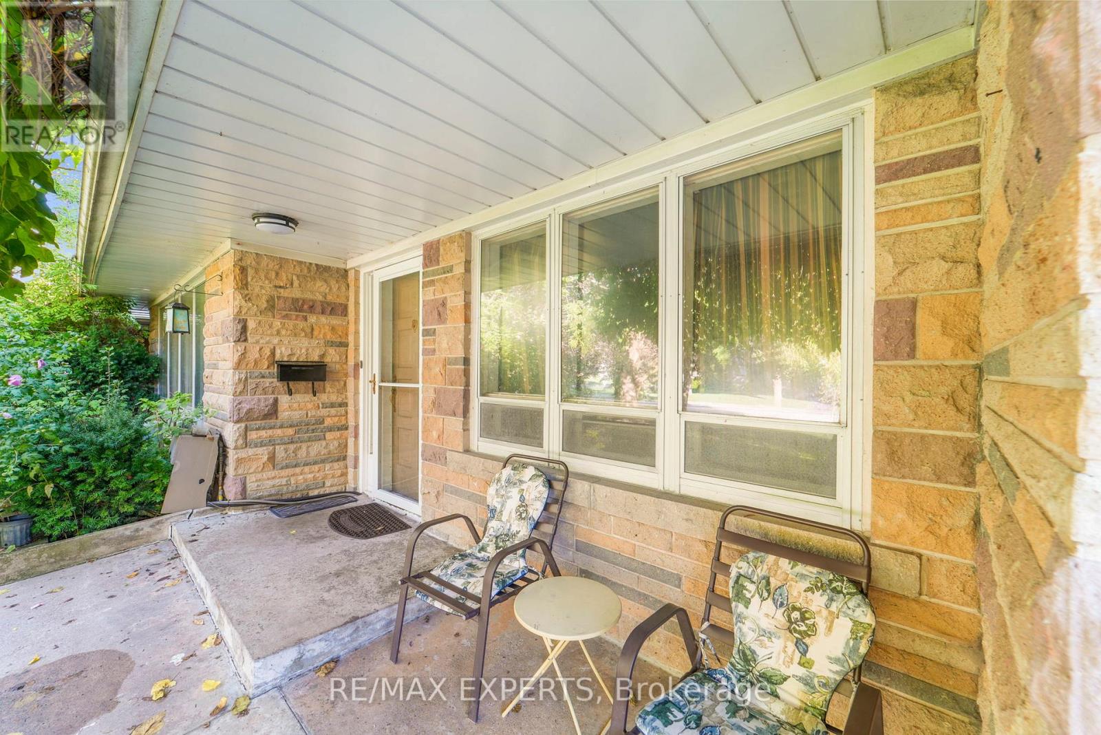 19 DUNCOMBE BOULEVARD - 7