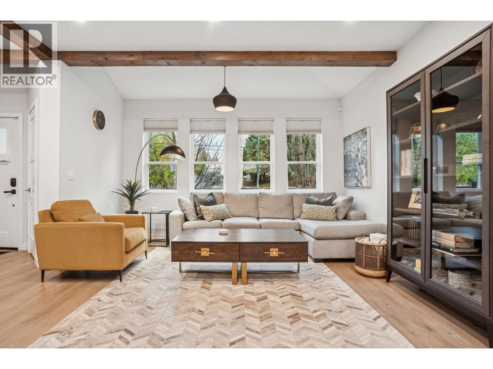 933 MCLEAN DRIVE - Photo 2 of 17, Vancouver, British Columbia