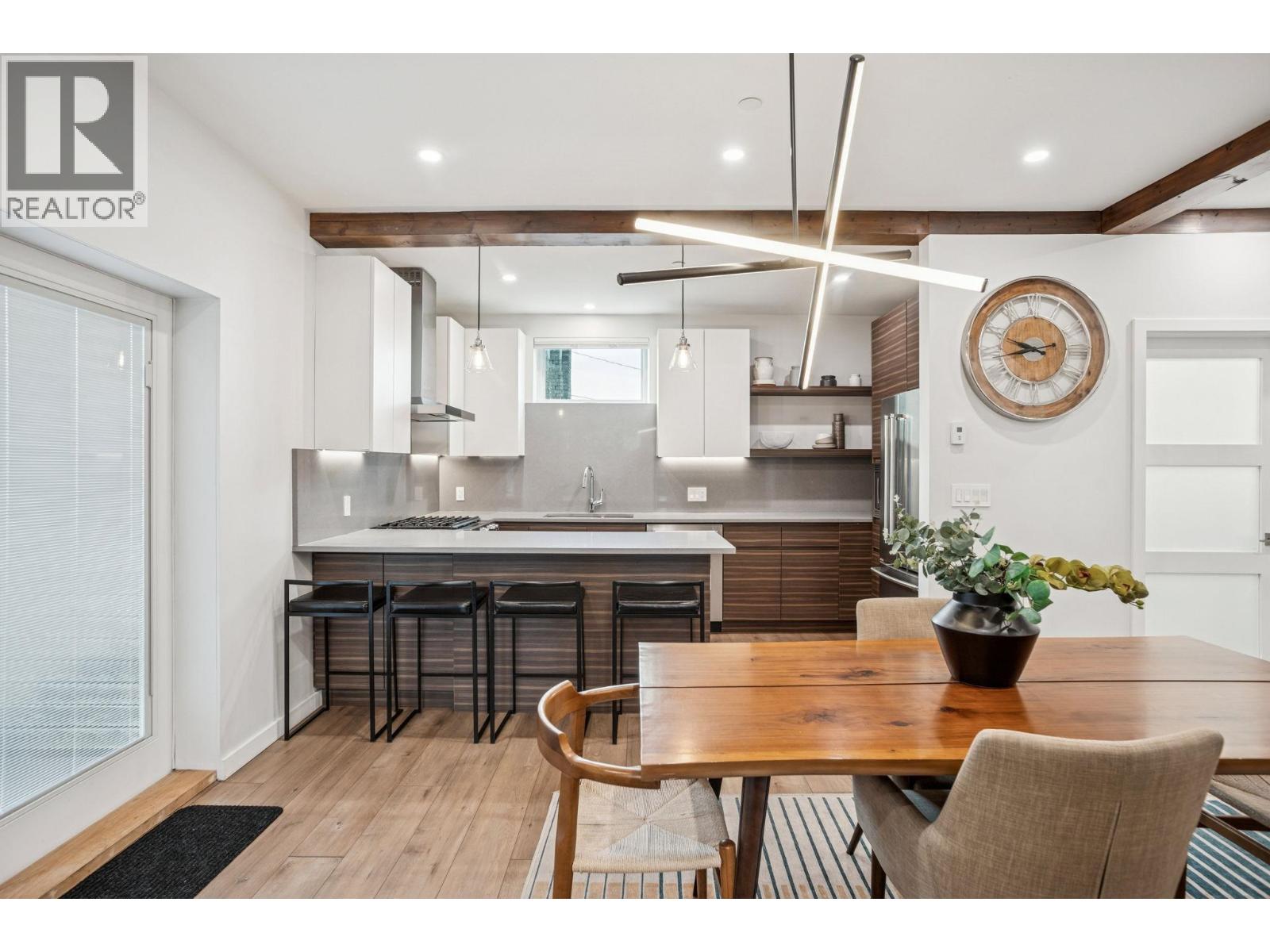 933 MCLEAN DRIVE - Photo 5 of 17, Vancouver, British Columbia