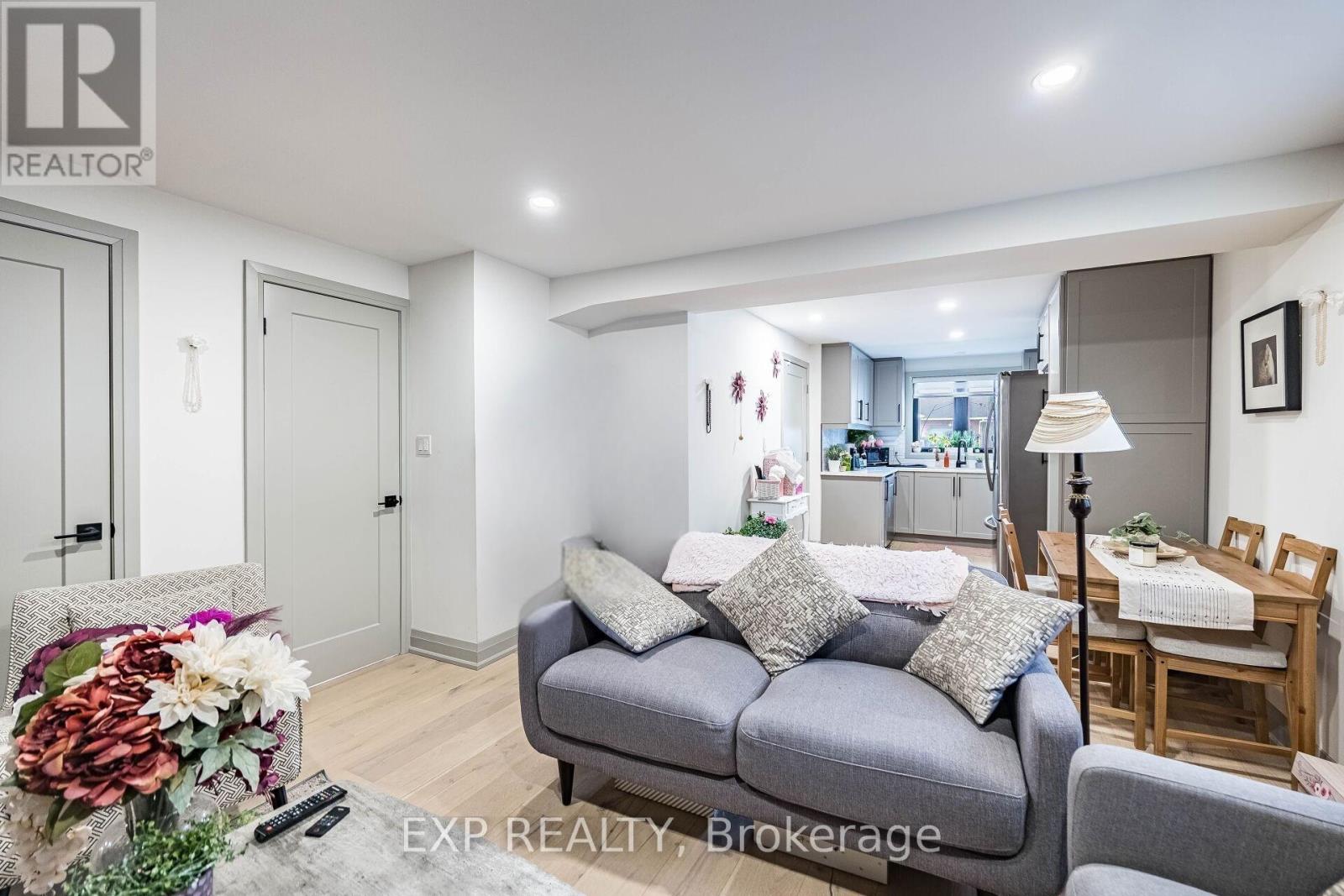 7623 CHOROZY STREET - 8