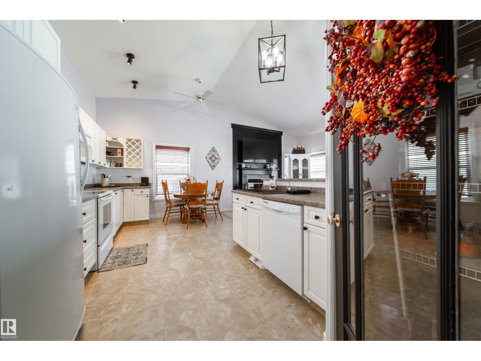 5319 51 AV - Photo 4 of 64, Rural Lac Ste. Anne County, Alberta