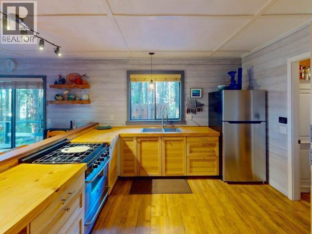 1283 TENNYSON RD, Savary Island
