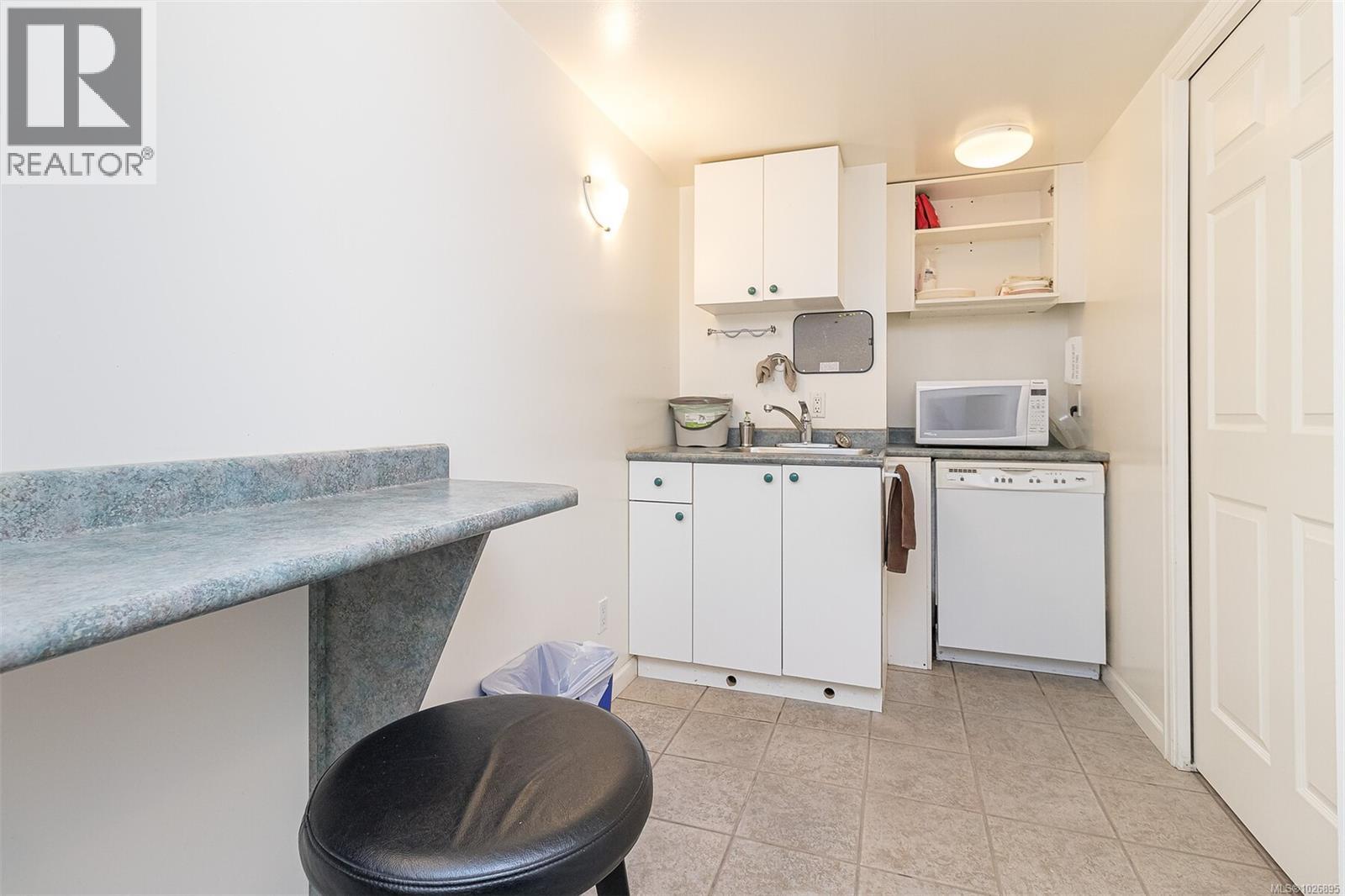 102 & 103 832 Fisgard Street, Victoria