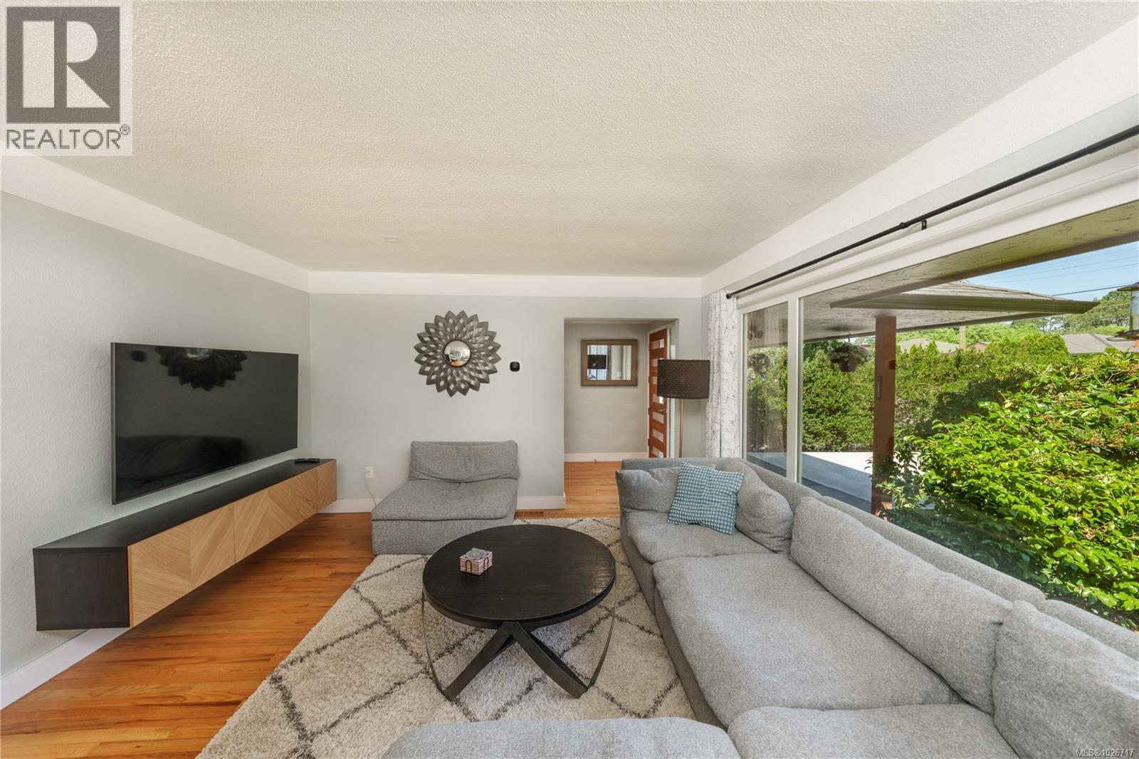  1299 Camrose Crescent, Saanich