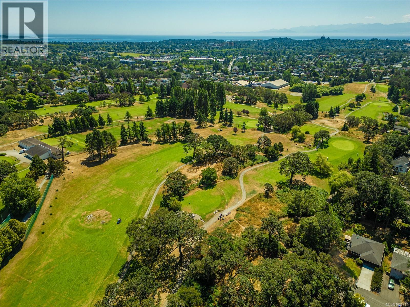  1299 Camrose Crescent, Saanich