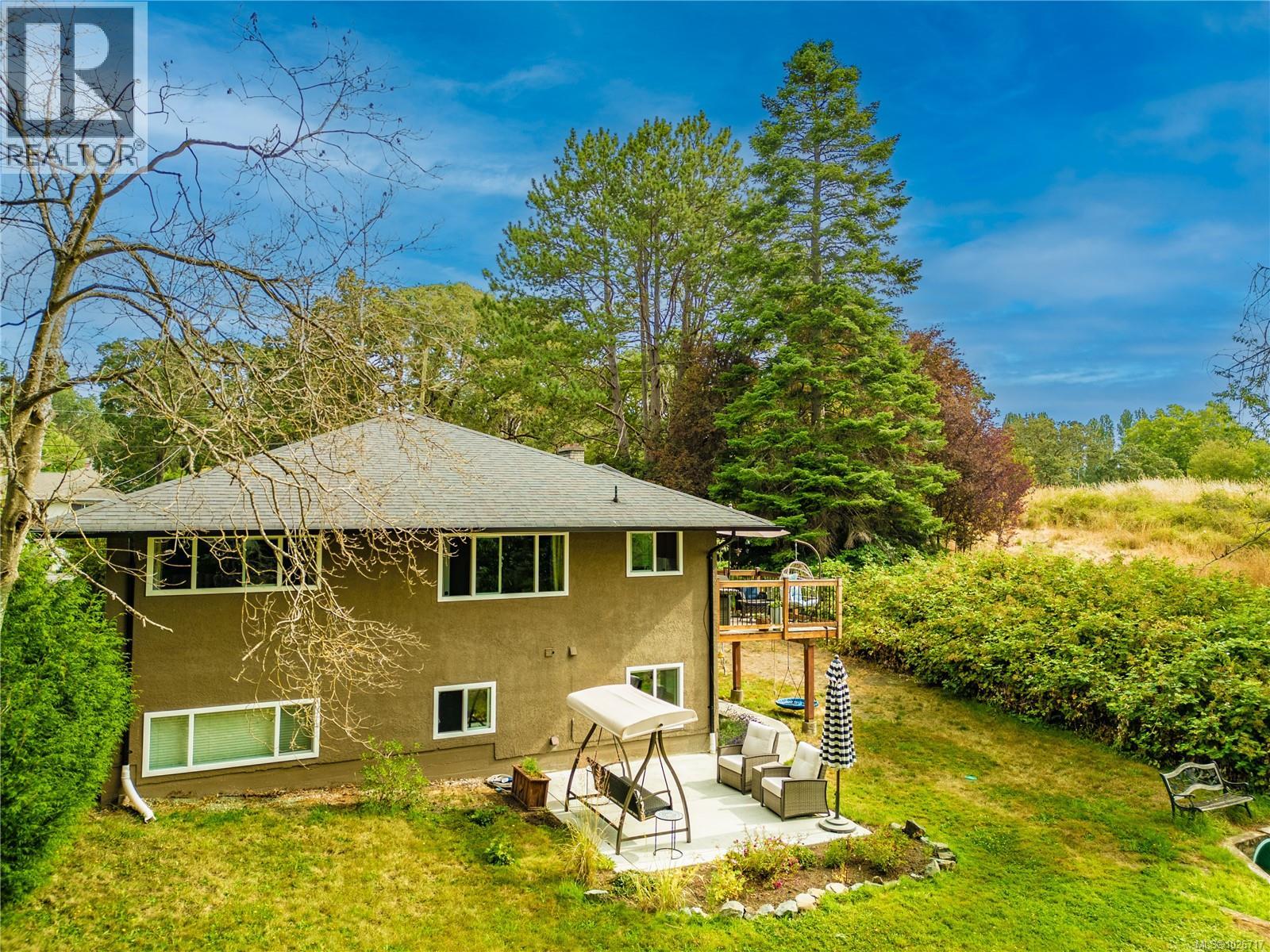  1299 Camrose Crescent, Saanich