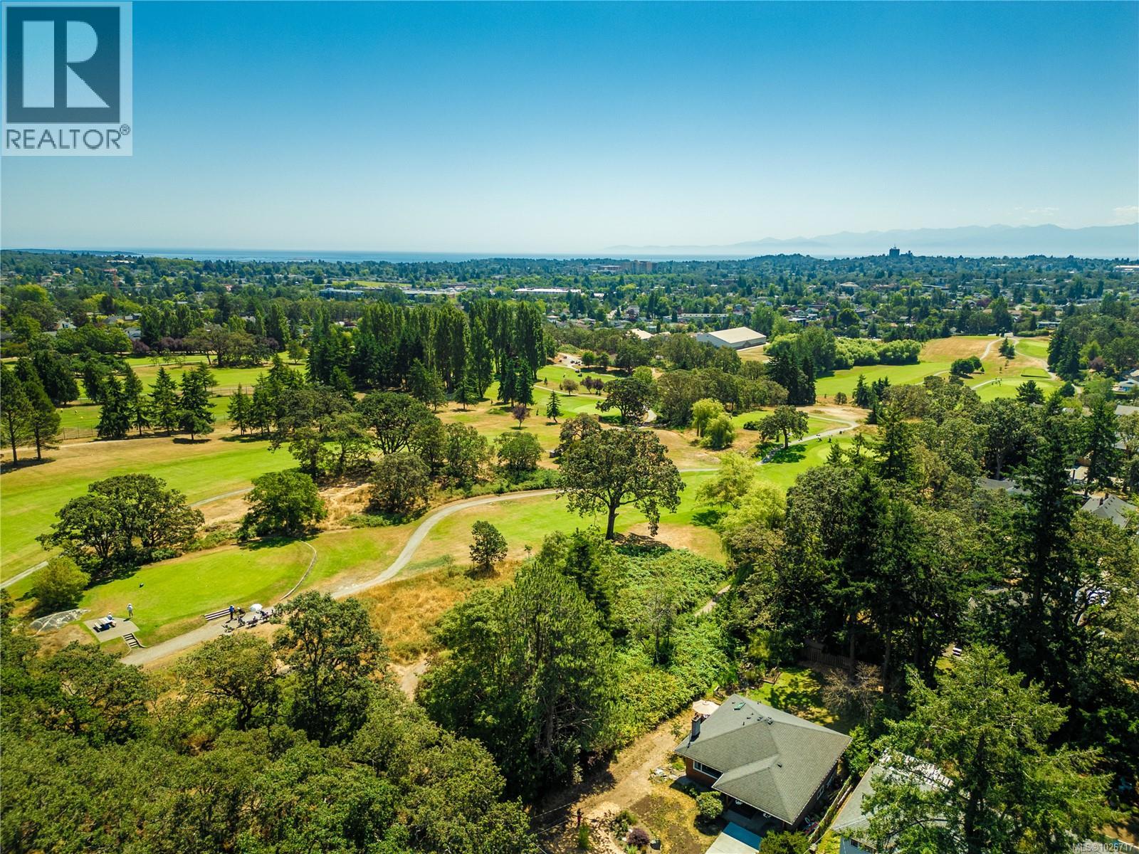  1299 Camrose Crescent, Saanich