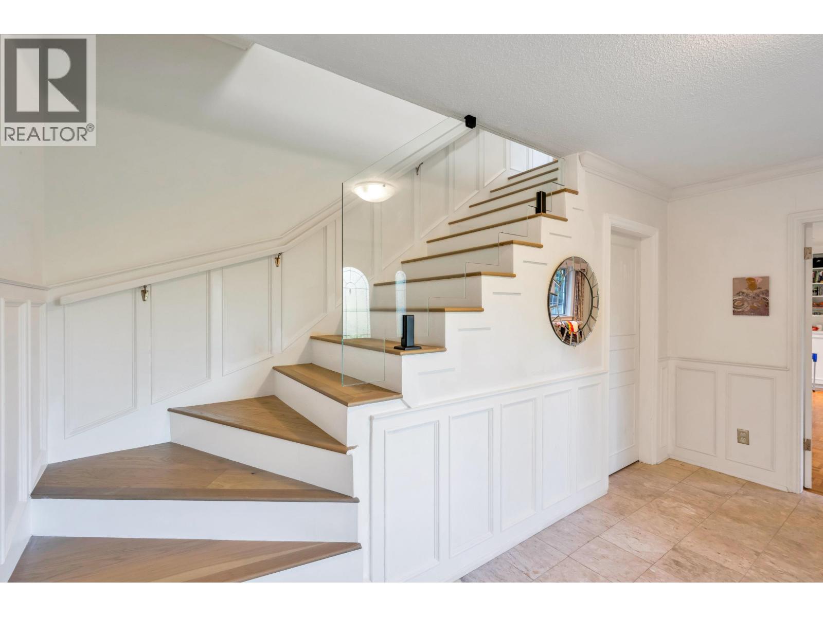 5560 GREENLEAF ROAD, West Vancouver