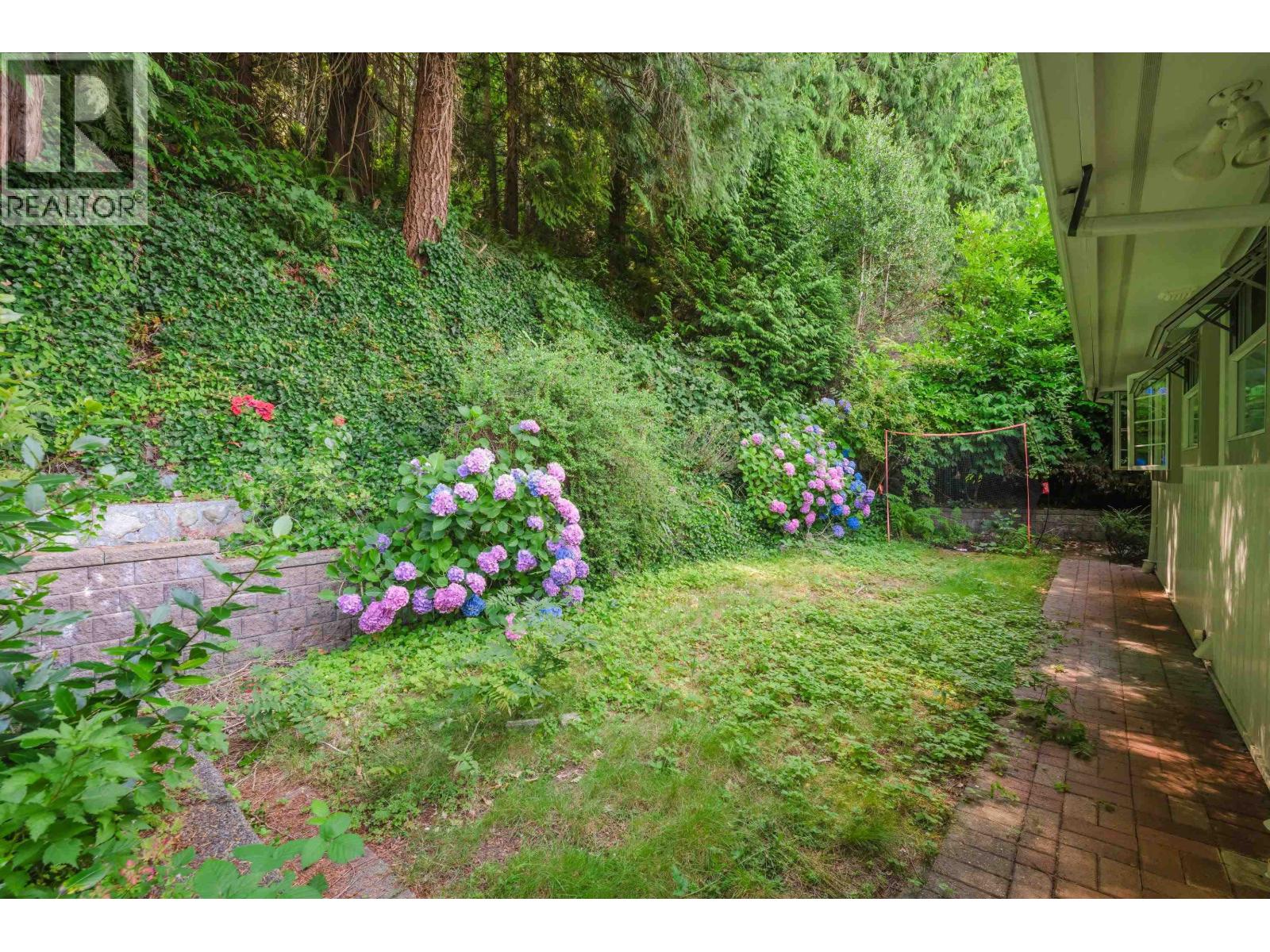 5560 GREENLEAF ROAD, West Vancouver