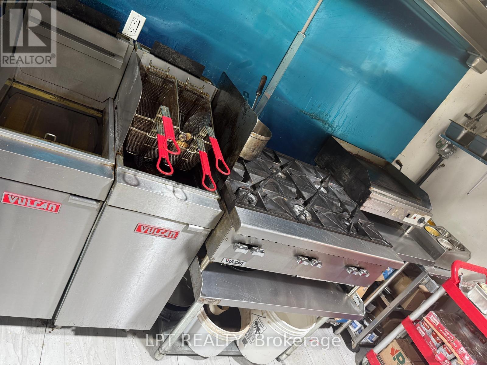 3920 Eglinton Unit 34 photo 2