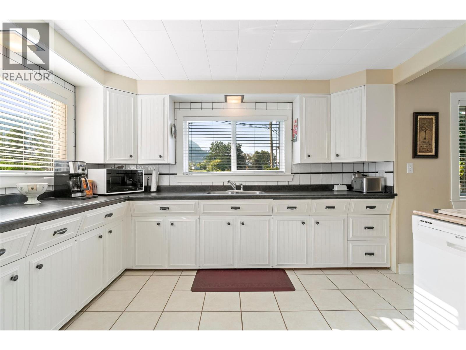 702 Second Avenue, Chase