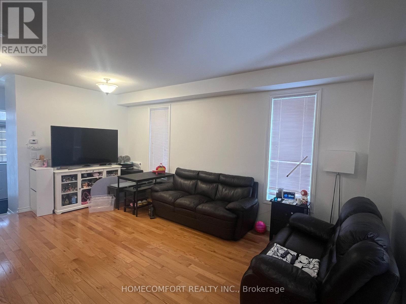 81 Carolina Rose photo 2