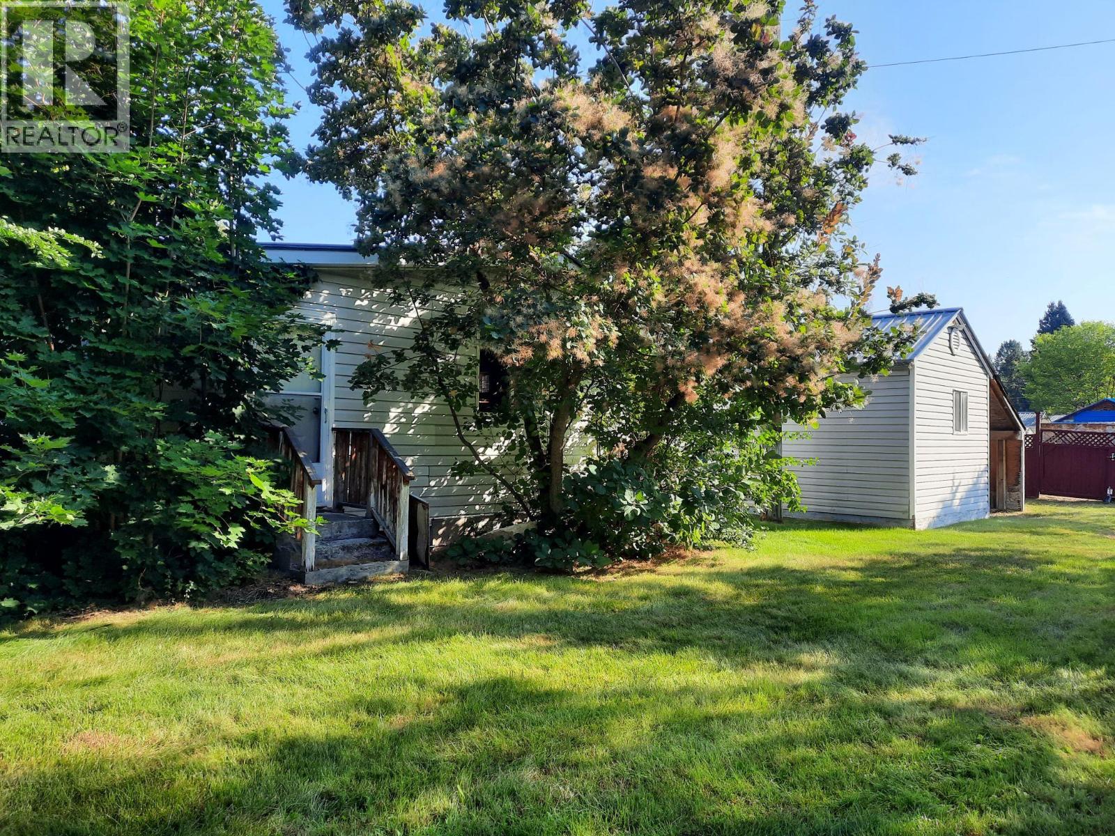  4300 Victoria Avenue East, Grand Forks