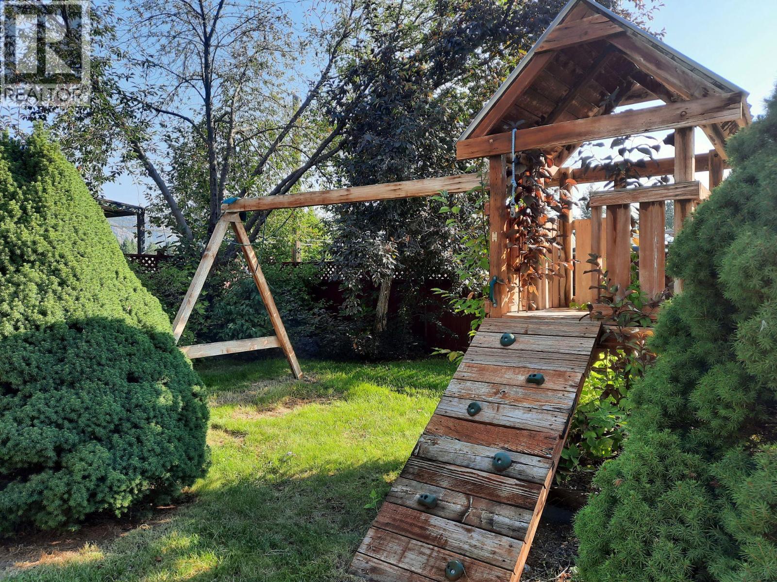  4300 Victoria Avenue East, Grand Forks