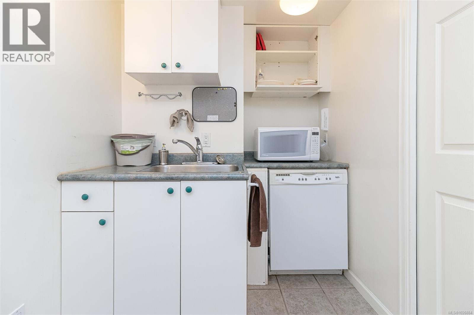 102 & 103 832 Fisgard Street, Victoria