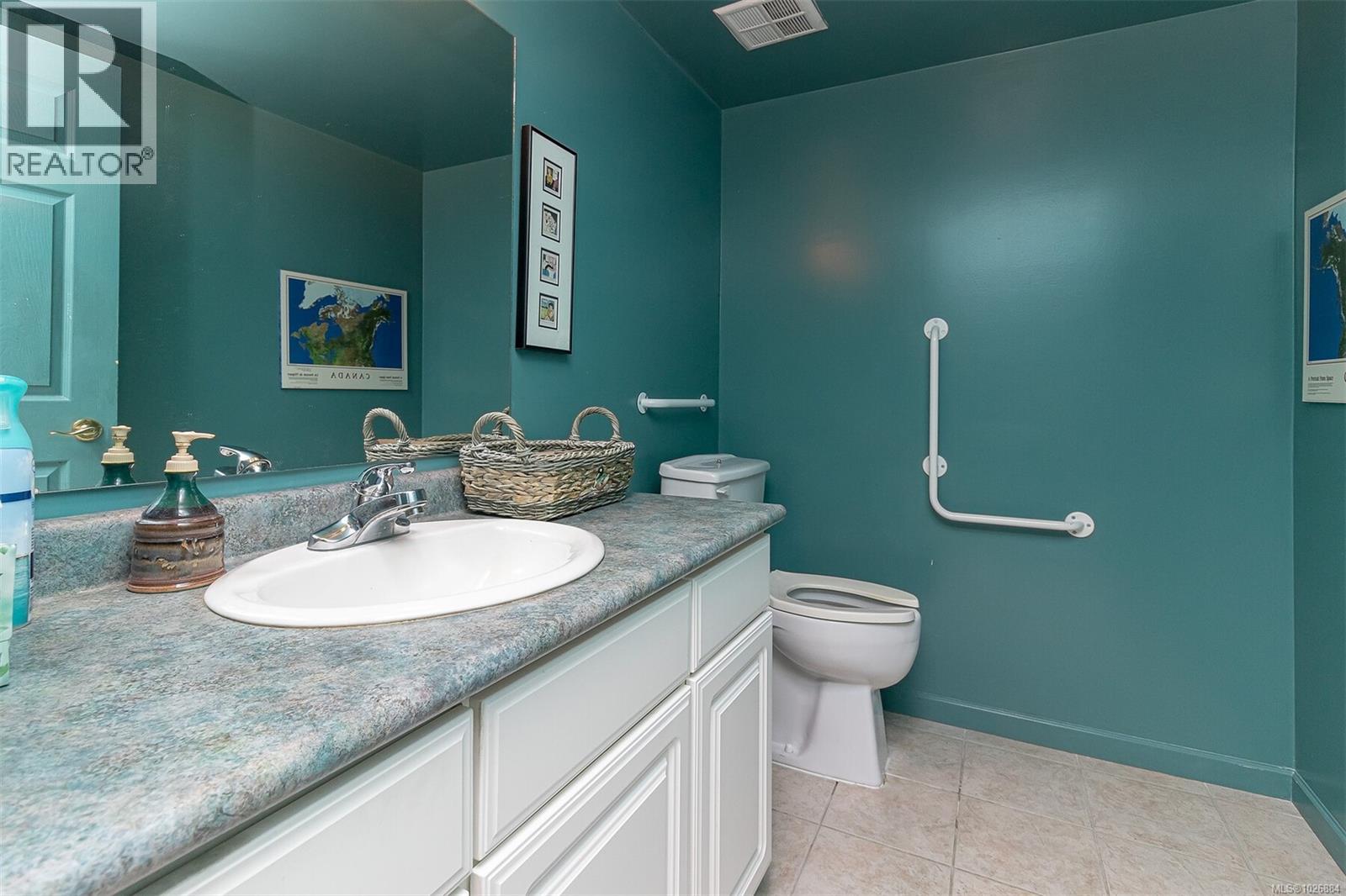 102 & 103 832 Fisgard Street, Victoria