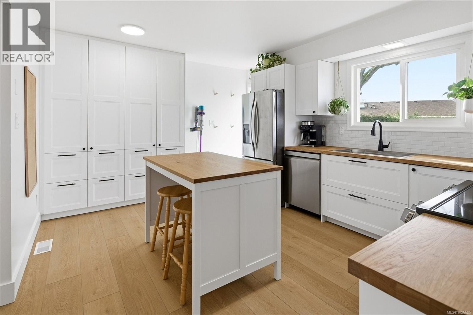  4285 Caen Road, Saanich