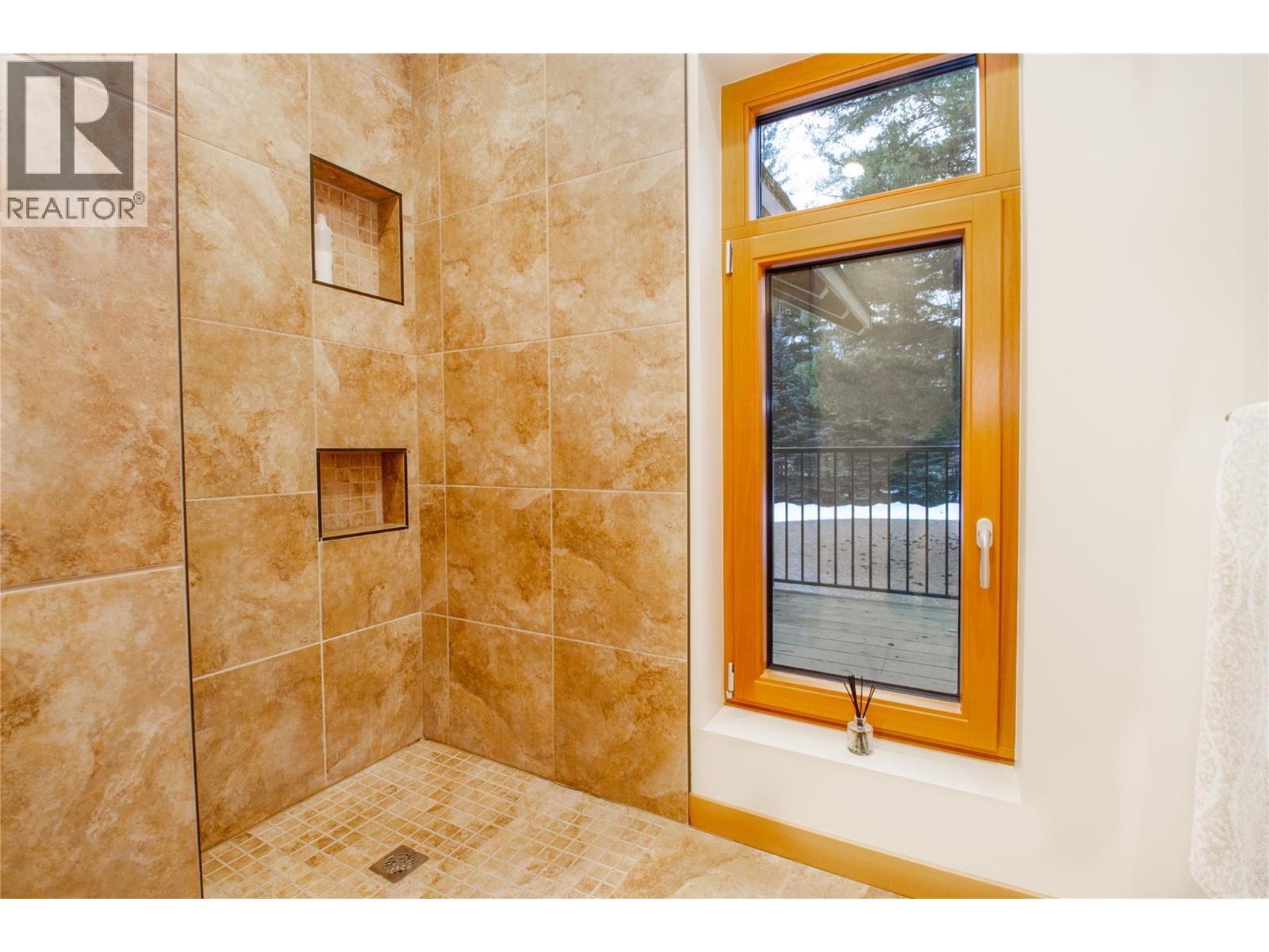  3266 Airport Way, Revelstoke