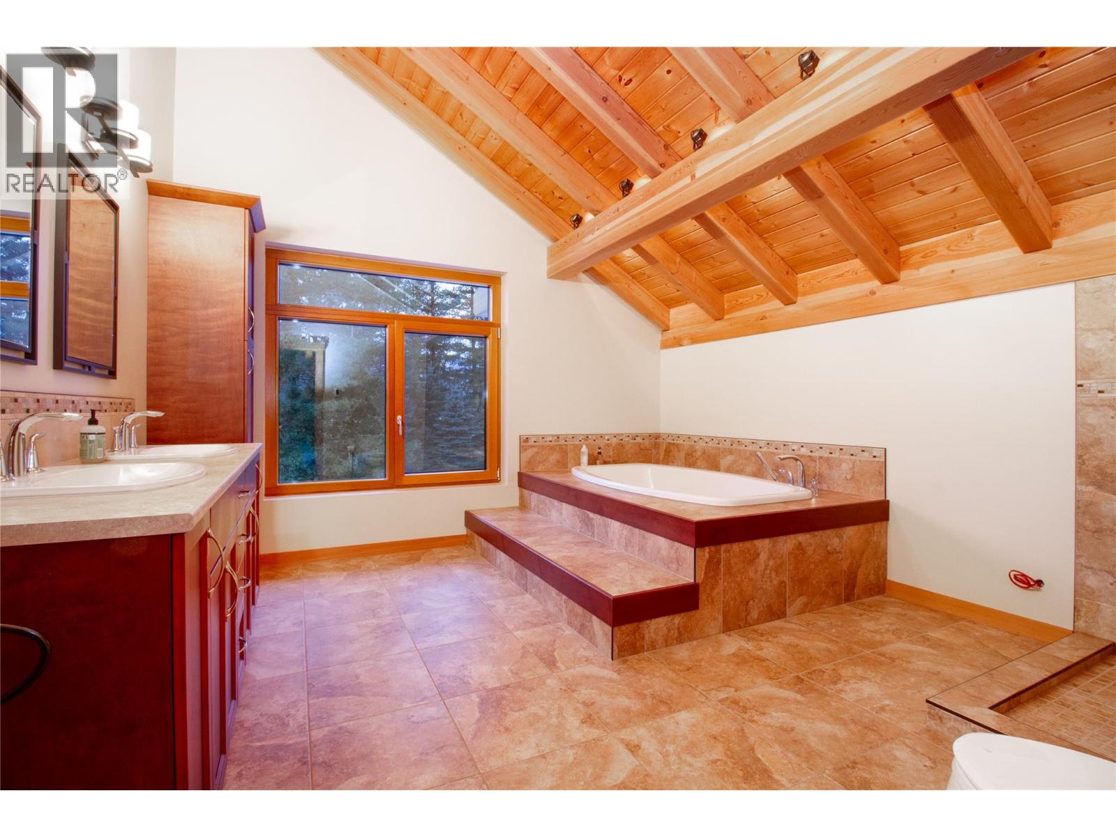  3266 Airport Way, Revelstoke