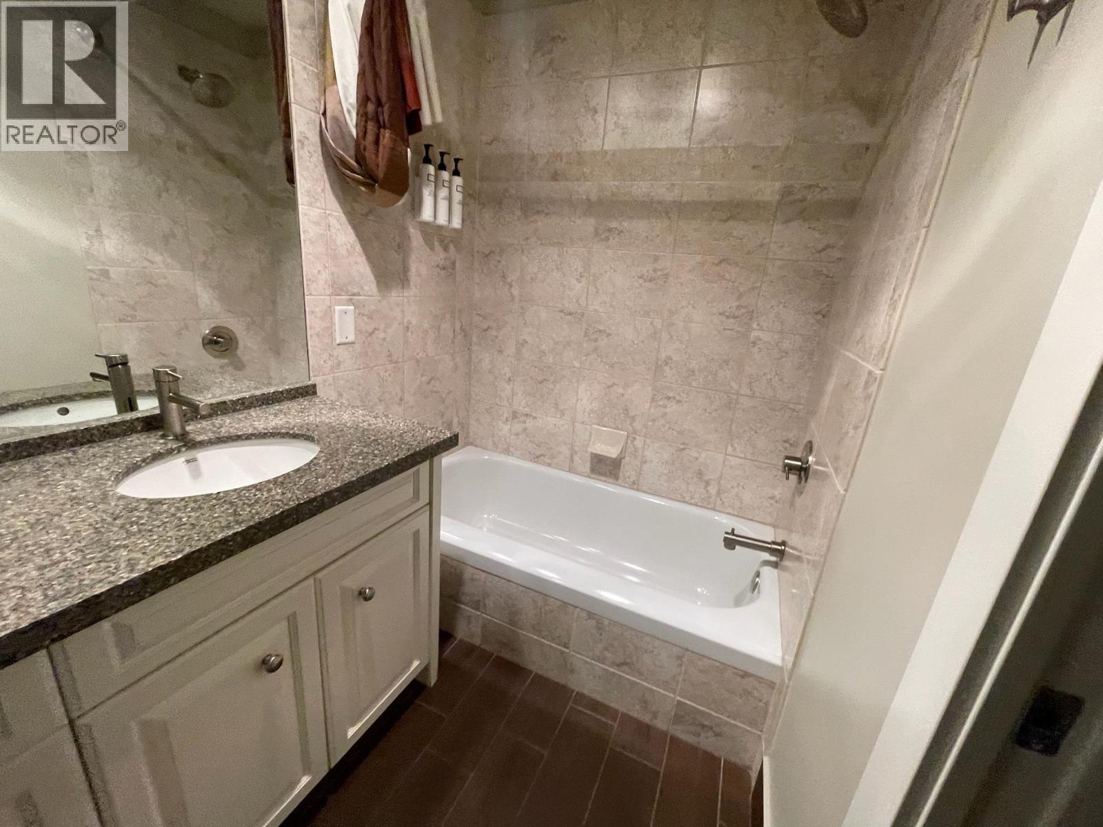 Week 50 203/303-4321 VILLAGE GATE BOULEVARD, Whistler