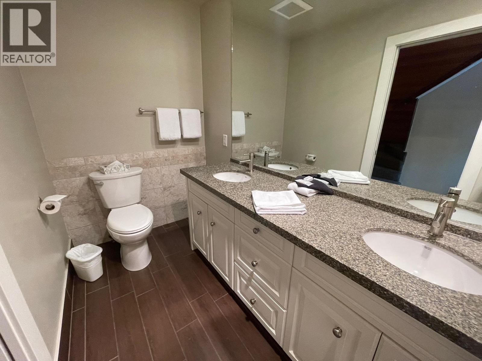 Week 50 203/303-4321 VILLAGE GATE BOULEVARD, Whistler