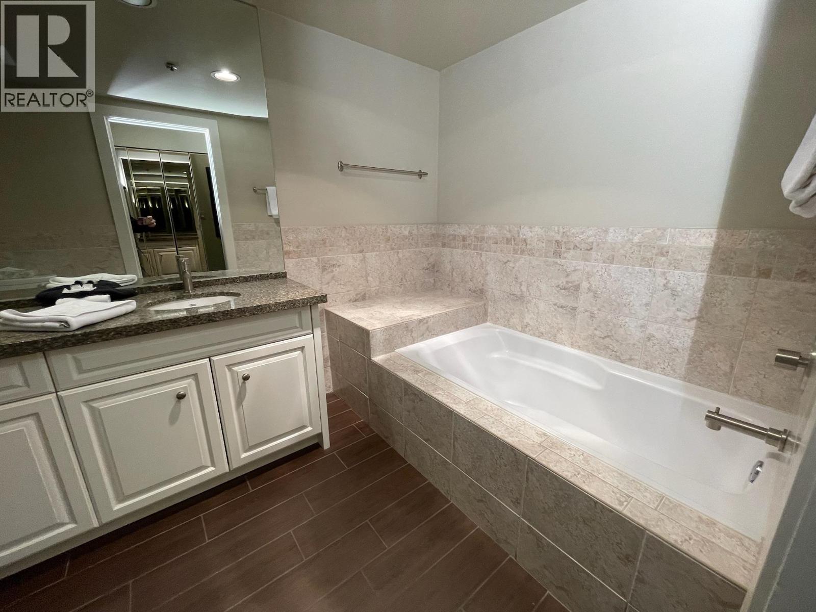 Week 50 203/303-4321 VILLAGE GATE BOULEVARD, Whistler