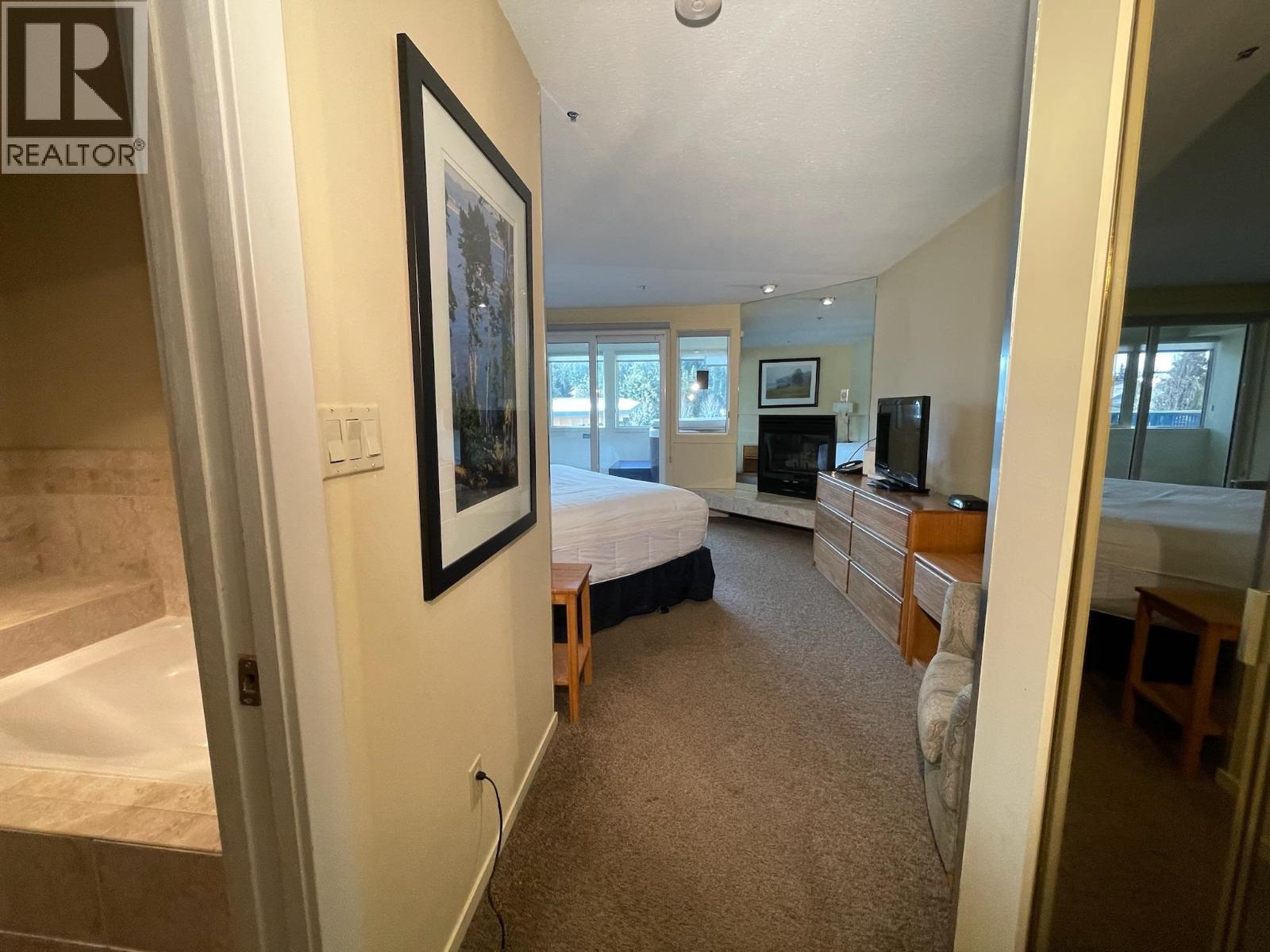 Week 50 203/303-4321 VILLAGE GATE BOULEVARD, Whistler