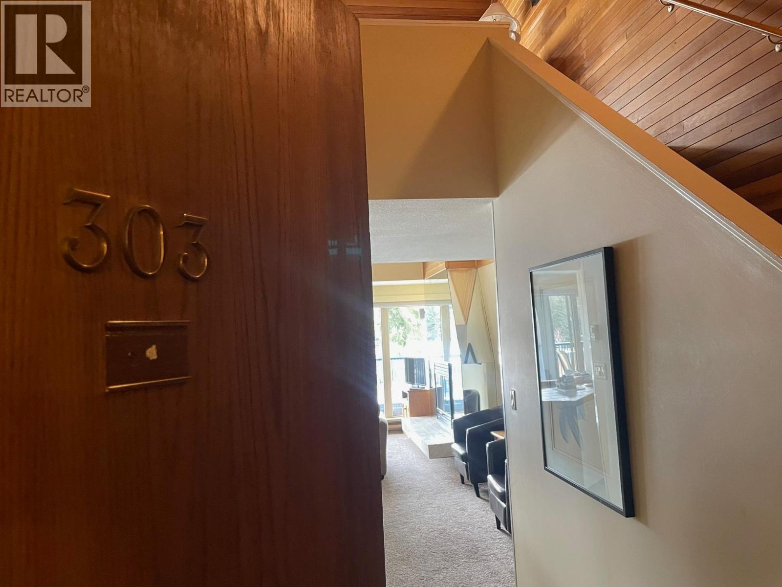 Week 50 203/303-4321 VILLAGE GATE BOULEVARD, Whistler