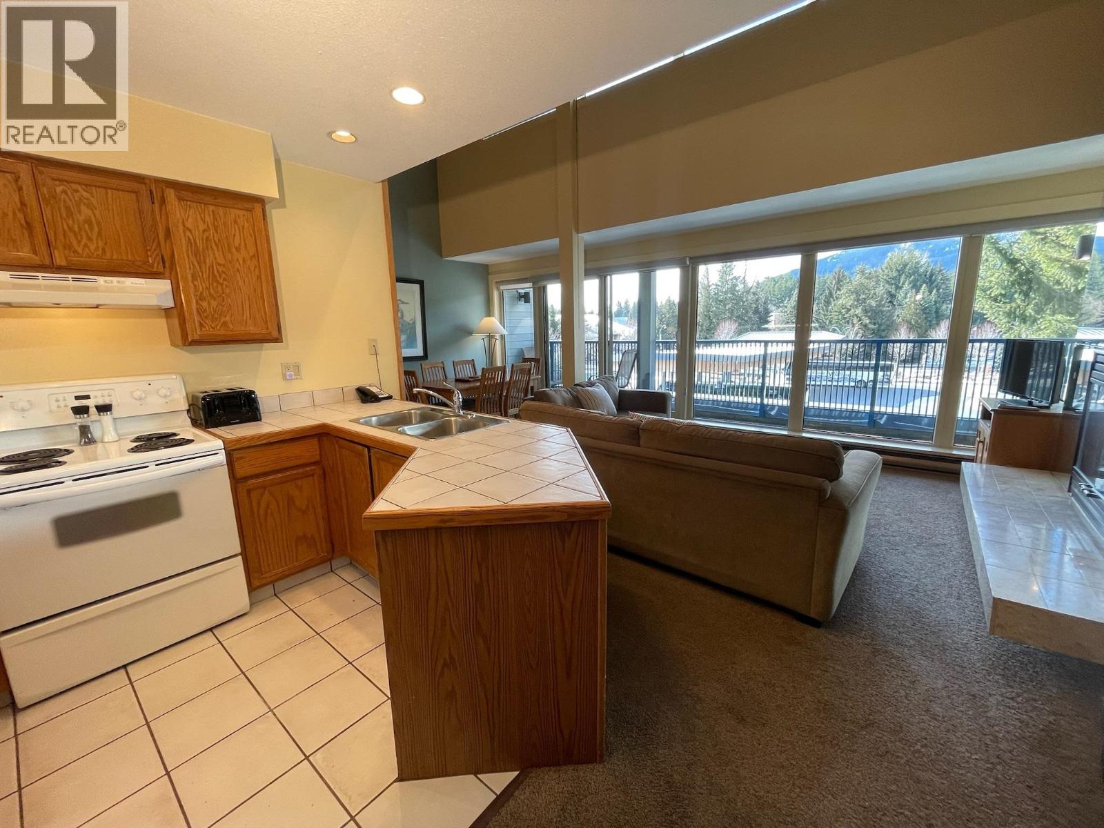 Week 50 203/303-4321 VILLAGE GATE BOULEVARD, Whistler