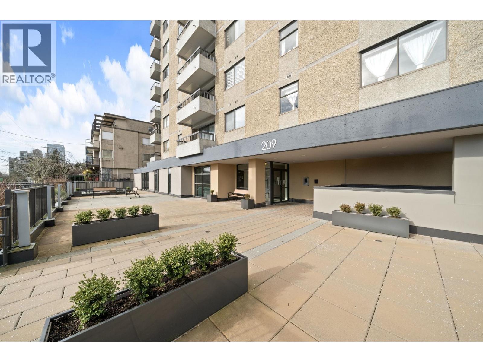 1002 209 CARNARVON Street - photo 2