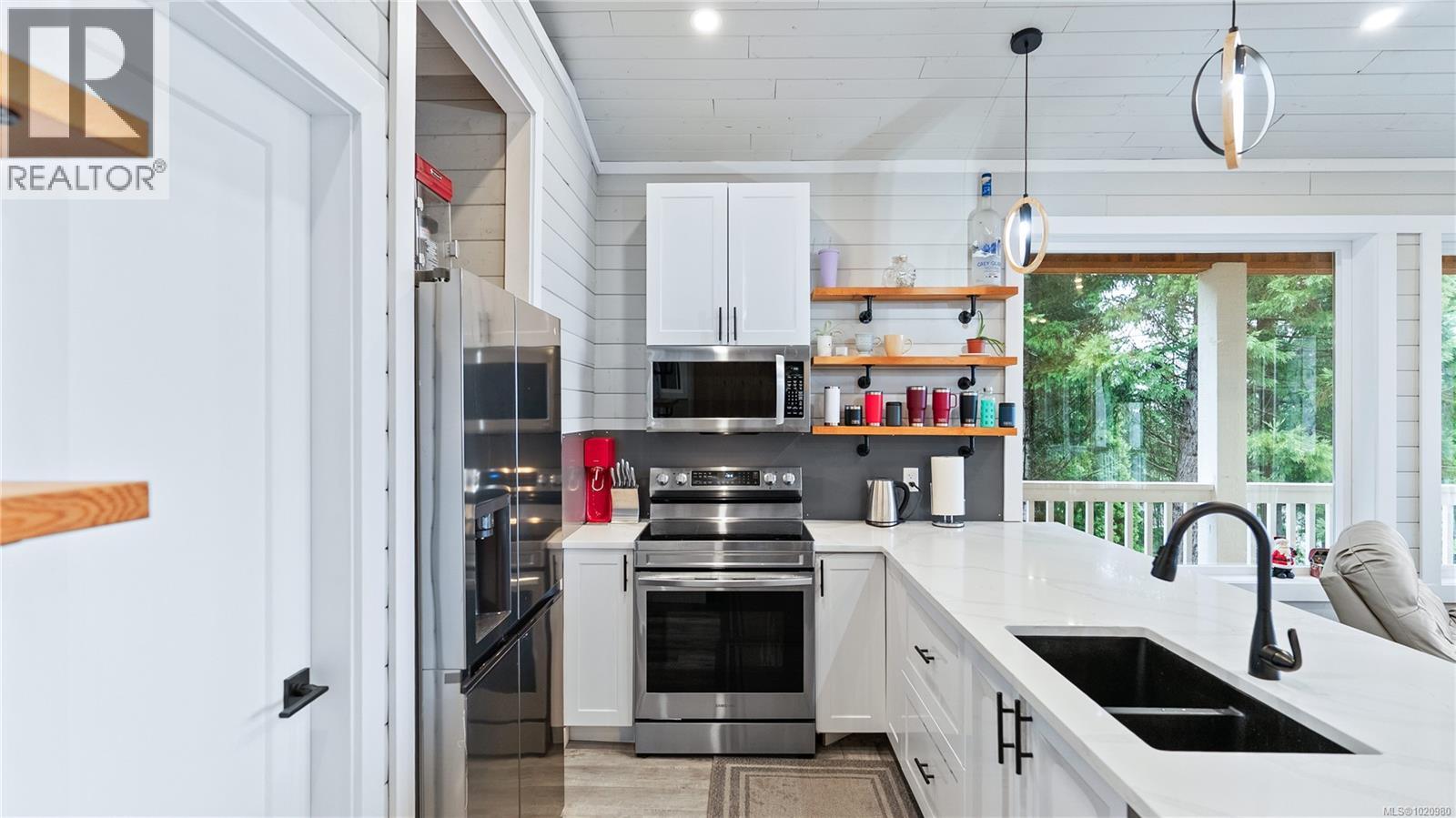 1550 Olympic Dr, Shawnigan Lake