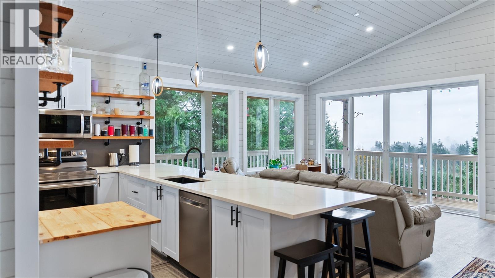 1550 Olympic Dr, Shawnigan Lake