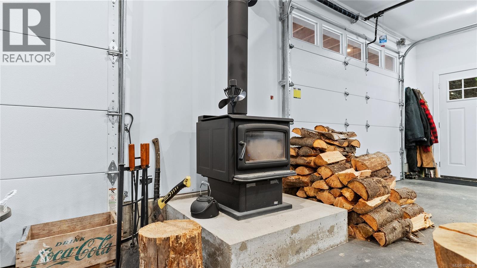 1550 Olympic Dr, Shawnigan Lake