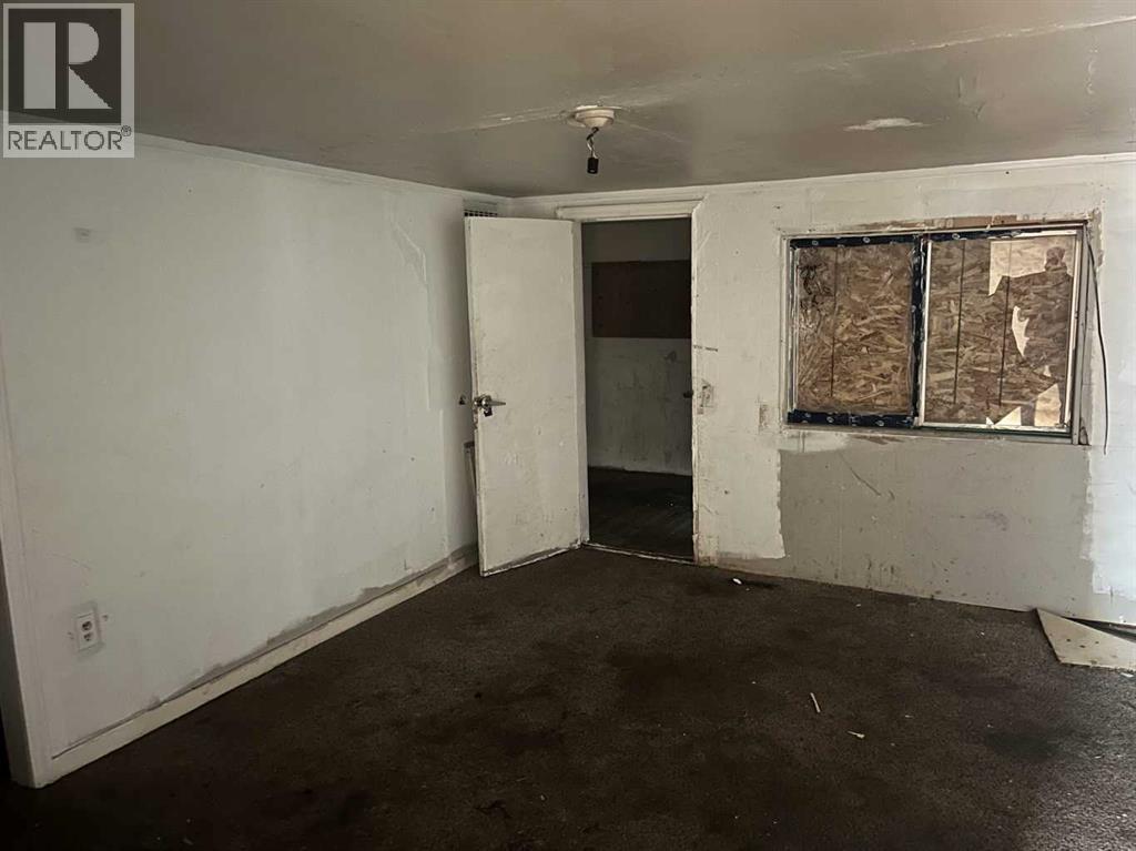 4503 45 Street - Photo 4 of 9, Lloydminster, Saskatchewan