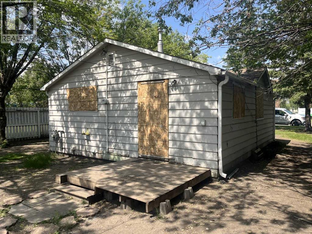 4503 45 Street - Photo 2 of 9, Lloydminster, Saskatchewan