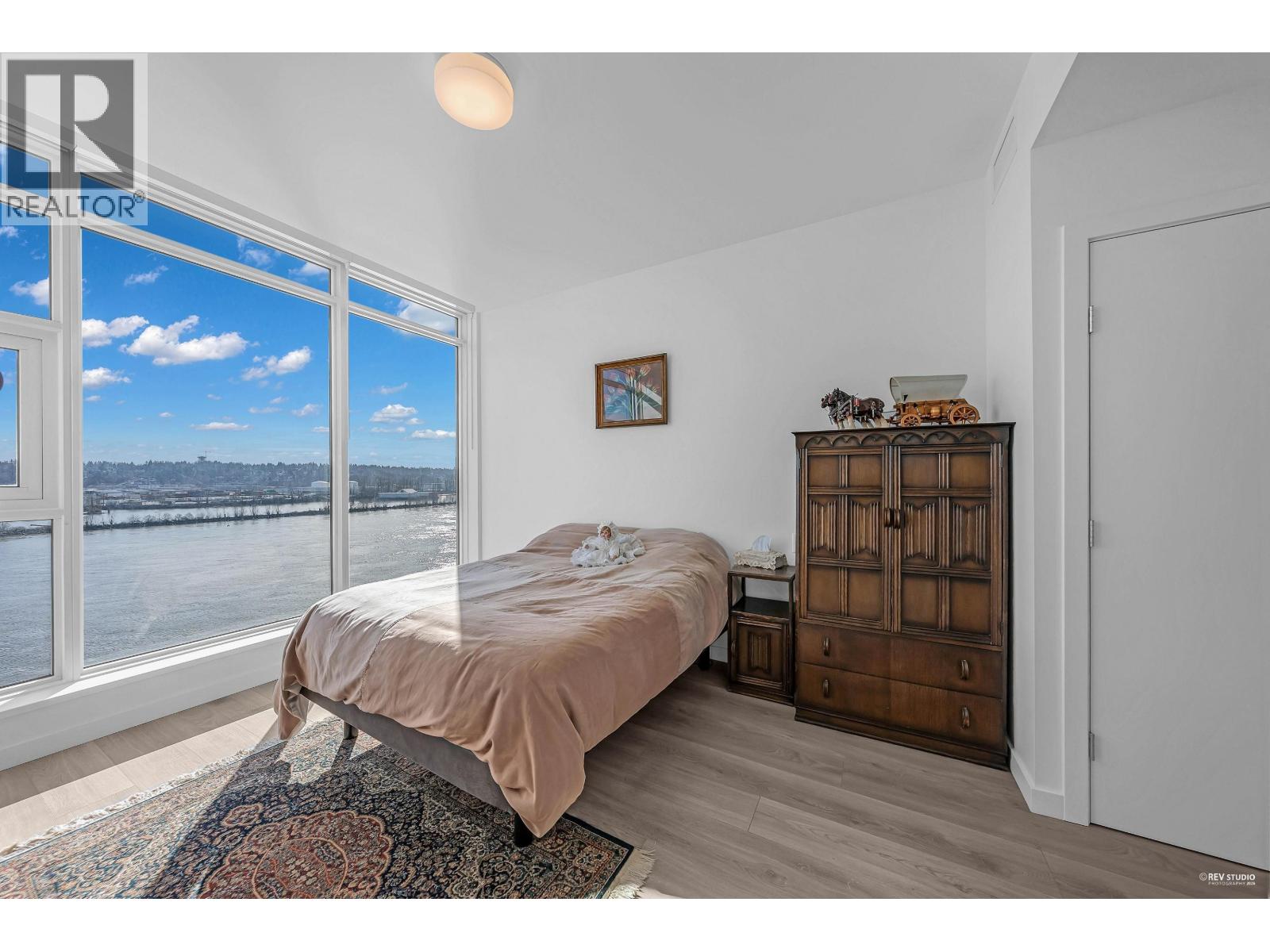 607 680 QUAYSIDE DRIVE, New Westminster