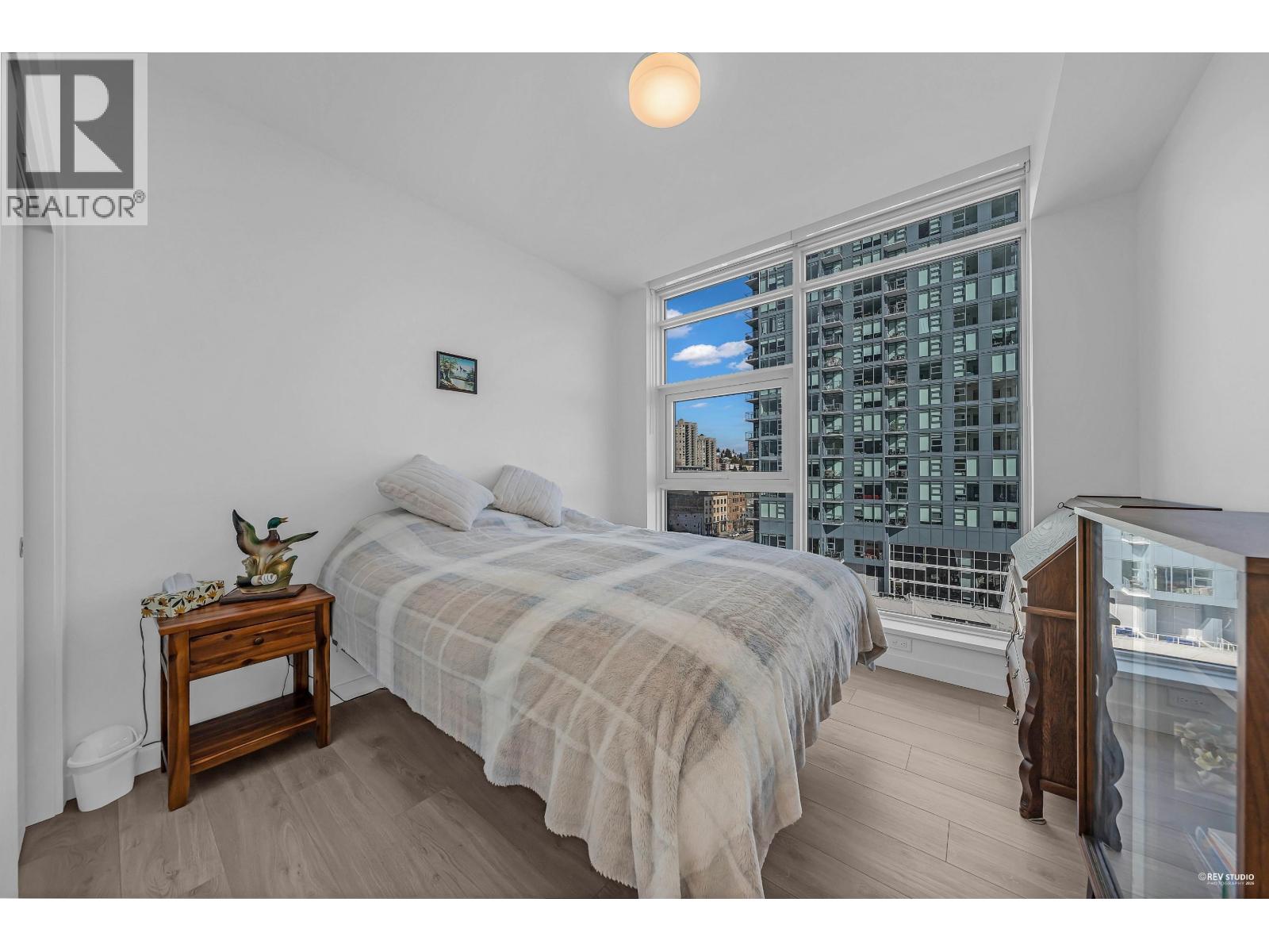 607 680 QUAYSIDE DRIVE, New Westminster